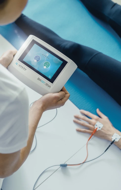 Dott. Davide Morello Nutrizionista Palermo - Analisi della composizione corporea d'élite con tecnologia Akern BIVA 101 Pro